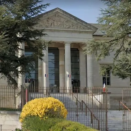 Du Palais